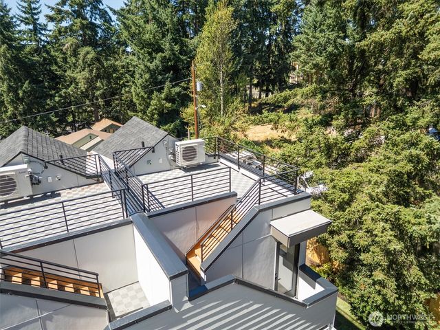 10750 Interlake Avenue N, Seattle, WA 98133