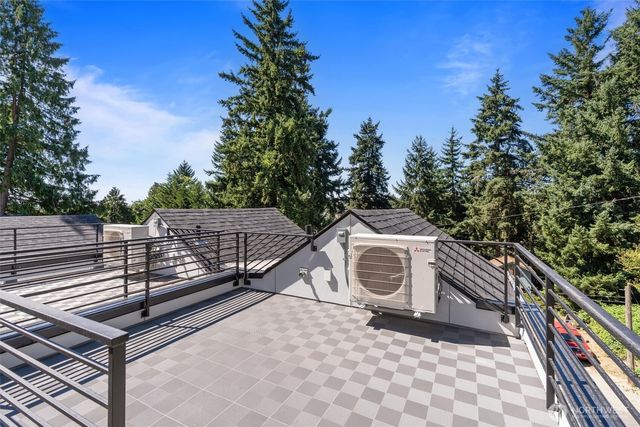10750 Interlake Avenue N, Seattle, WA 98133
