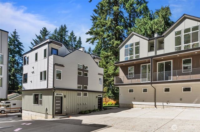 10750 Interlake Avenue N, Seattle, WA 98133