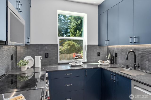 10750 Interlake Avenue N, Seattle, WA 98133