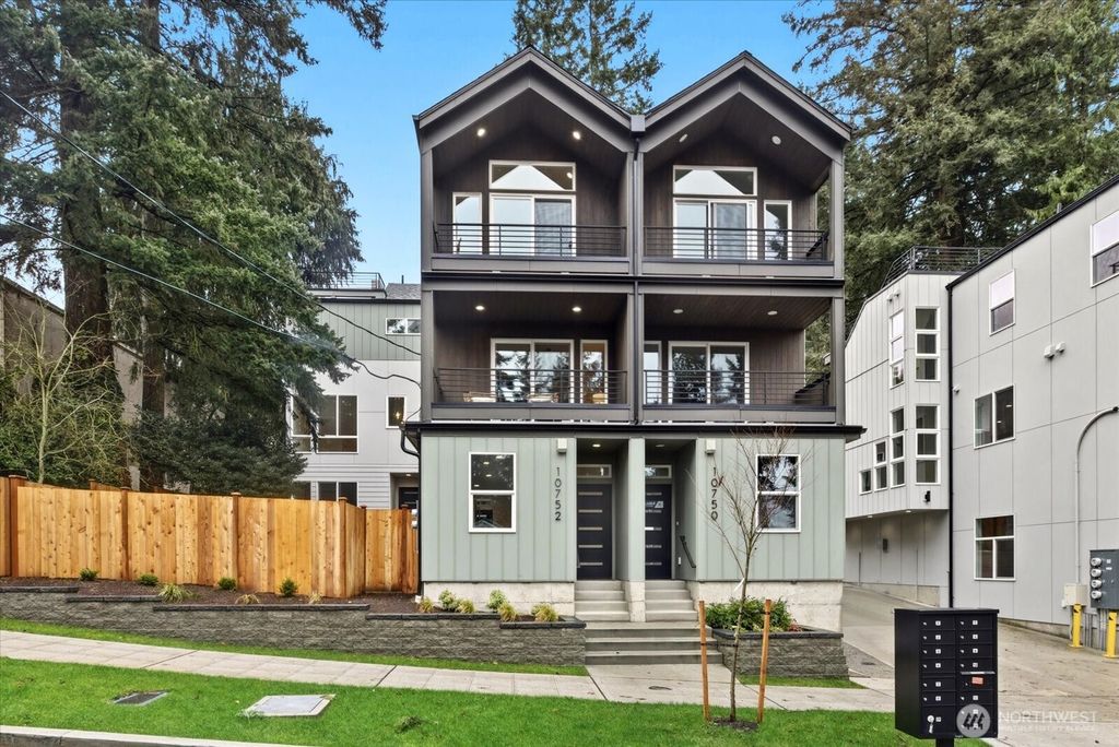 10750 Interlake Avenue N, Seattle, WA 98133