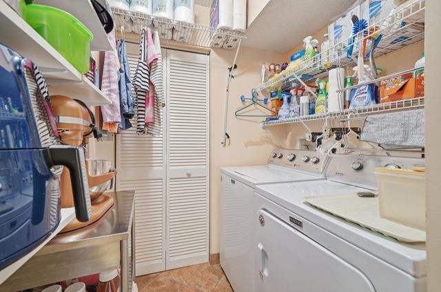 2541 N Nob Hill Road 302, Sunrise, FL 33322