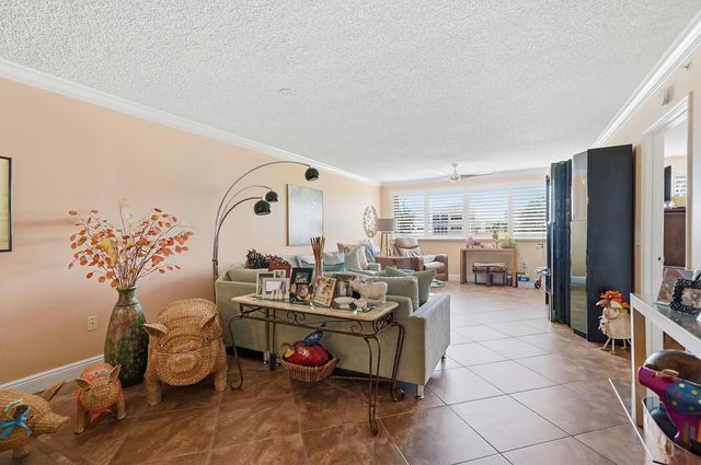 2541 N Nob Hill Road 302, Sunrise, FL 33322