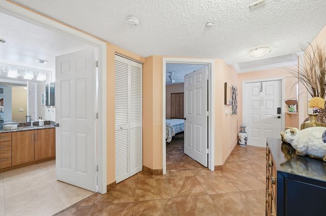 2541 N Nob Hill Road 302, Sunrise, FL 33322
