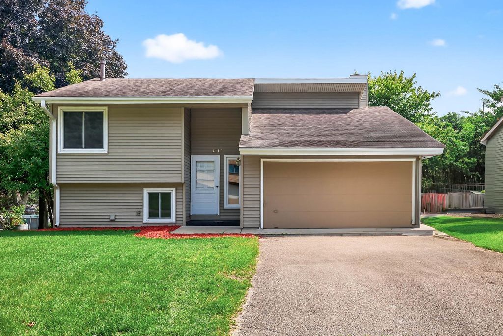7013 Springhill Circle, Eden Prairie, MN 55346