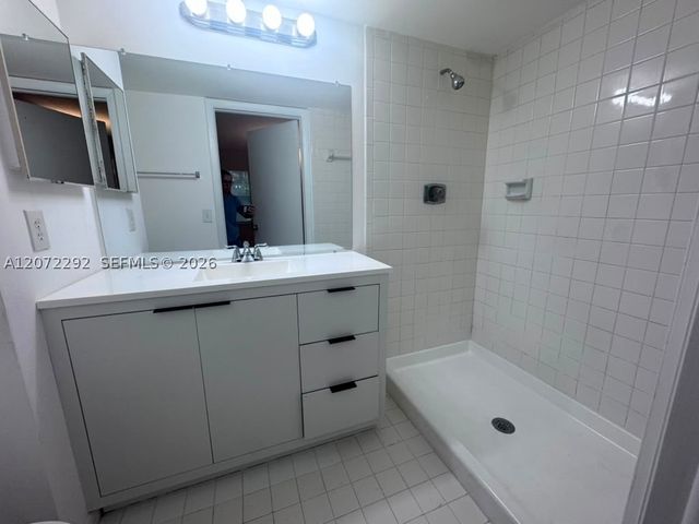 10381 NW 8th St 102, Pembroke Pines, FL 33026