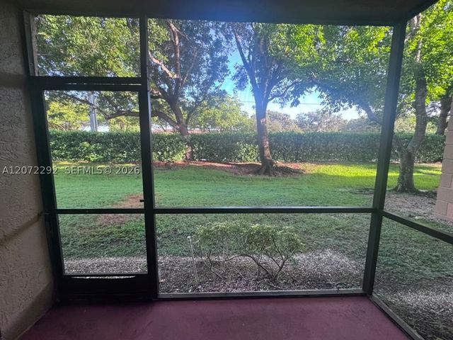 10381 NW 8th St 102, Pembroke Pines, FL 33026