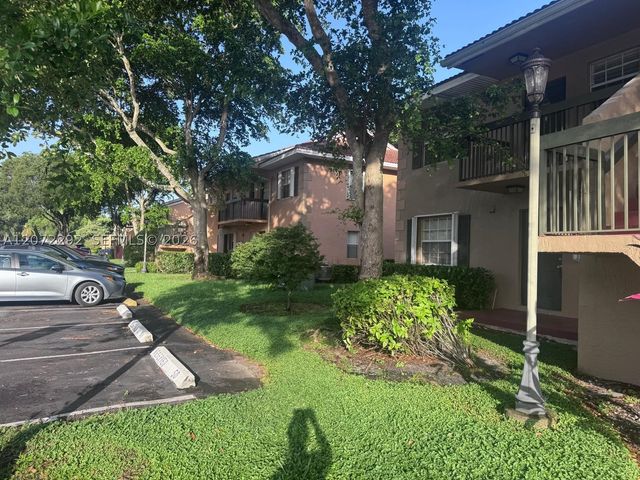10381 NW 8th St 102, Pembroke Pines, FL 33026