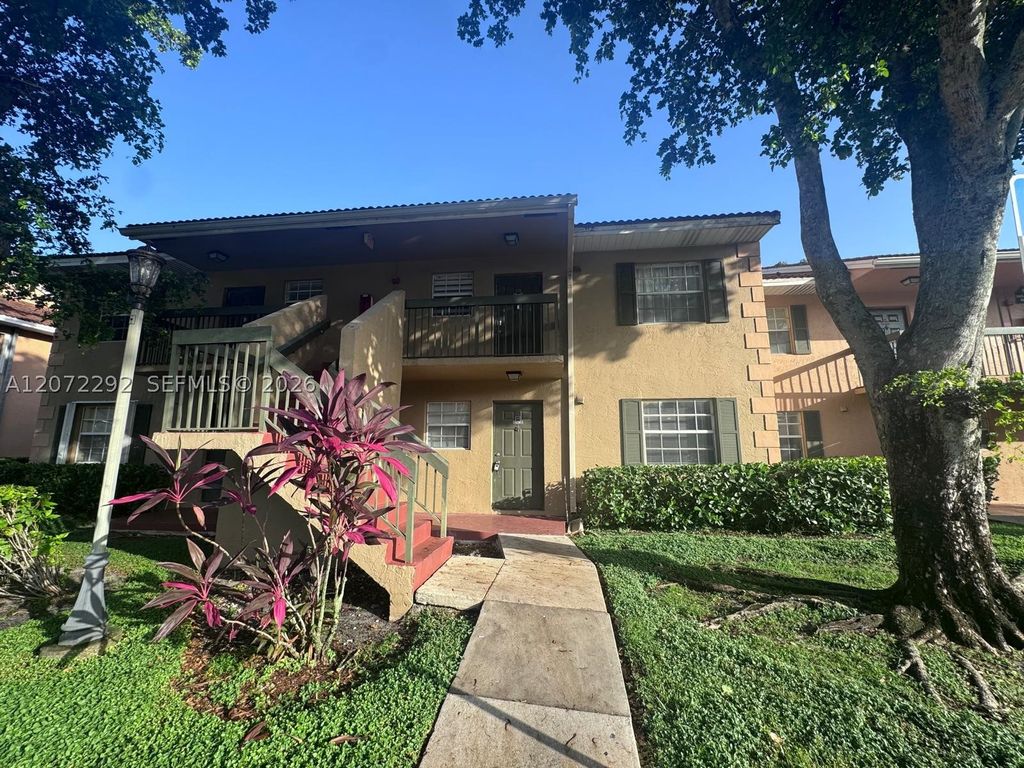 10381 NW 8th St 102, Pembroke Pines, FL 33026