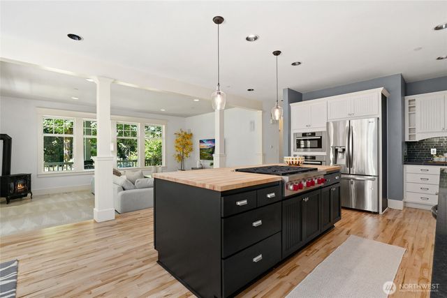 1406 218th Avenue NE, Sammamish, WA 98074