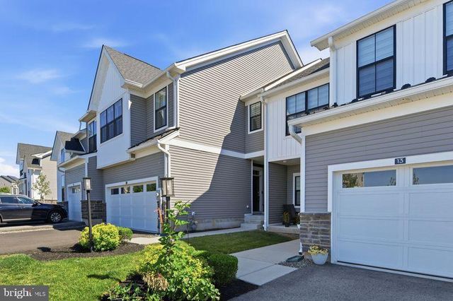 11 UMBRELL DR, Eagleville, PA 19403