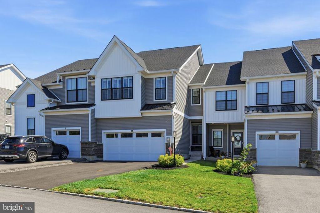 11 UMBRELL DR, Eagleville, PA 19403