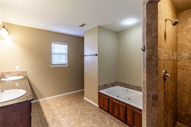 3814 Ridgepointe Avenue, Bentonville, AR 72712
