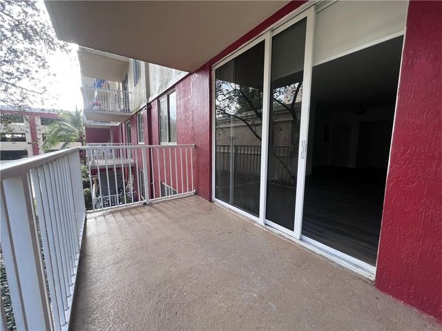 18335 NW 68 Avenue 255-611, Hialeah, FL 33015