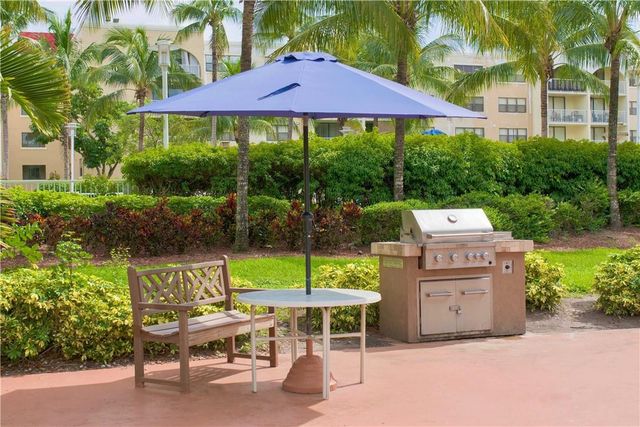 18335 NW 68 Avenue 255-611, Hialeah, FL 33015