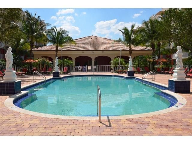 18335 NW 68 Avenue 255-611, Hialeah, FL 33015