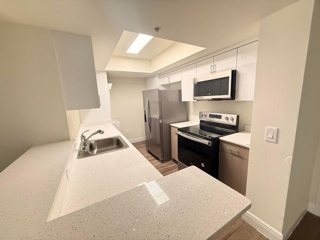 18335 NW 68 Avenue 255-611, Hialeah, FL 33015