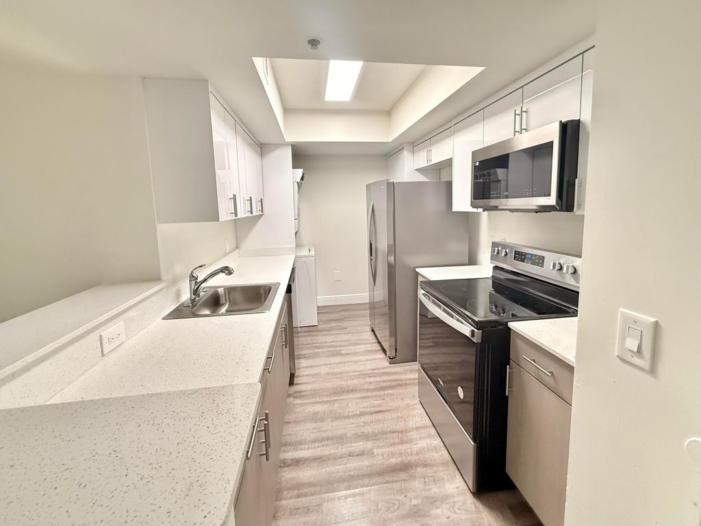 18335 NW 68 Avenue 255-611, Hialeah, FL 33015