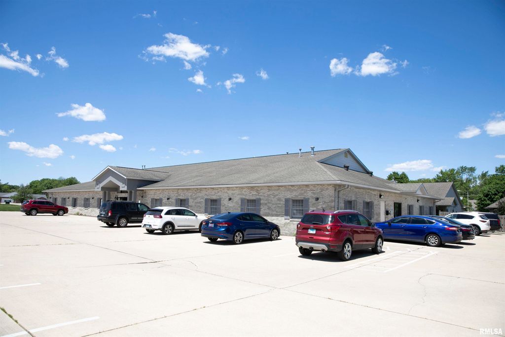 2055 W Iles Avenue, Springfield, IL 62704