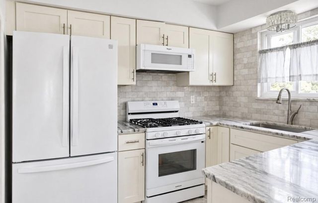 8465 Tinkler Road, Sterling Heights, MI 48312