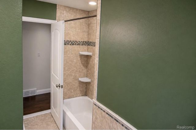 8465 Tinkler Road, Sterling Heights, MI 48312