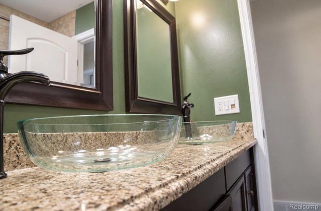 8465 Tinkler Road, Sterling Heights, MI 48312