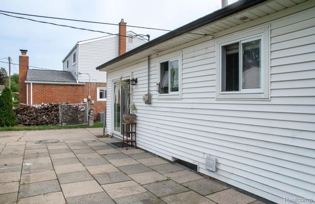 8465 Tinkler Road, Sterling Heights, MI 48312