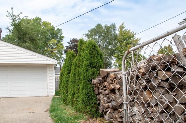 8465 Tinkler Road, Sterling Heights, MI 48312