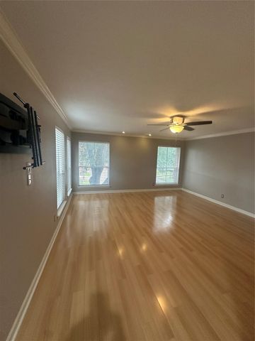 10005 Kemp Forest Drive, Houston, TX 77080