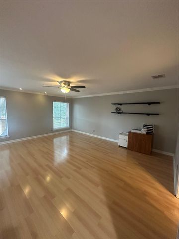 10005 Kemp Forest Drive, Houston, TX 77080