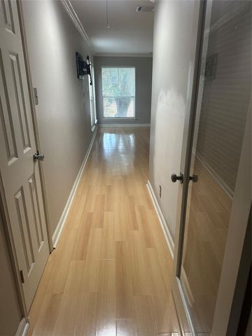 10005 Kemp Forest Drive, Houston, TX 77080