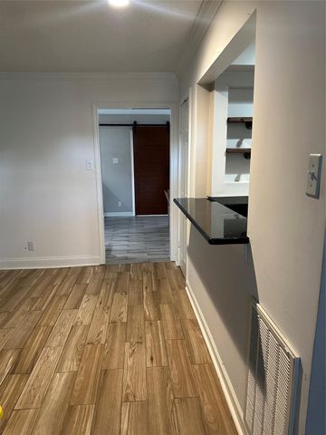 10005 Kemp Forest Drive, Houston, TX 77080
