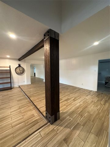 10005 Kemp Forest Drive, Houston, TX 77080