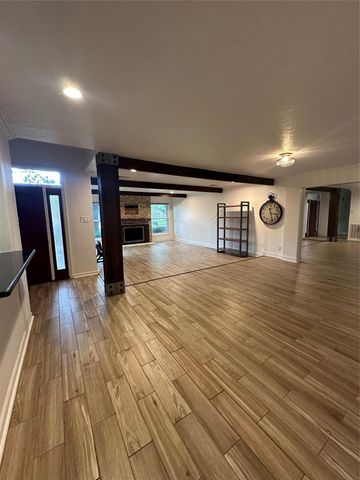 10005 Kemp Forest Drive, Houston, TX 77080