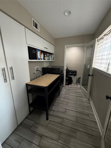 10005 Kemp Forest Drive, Houston, TX 77080