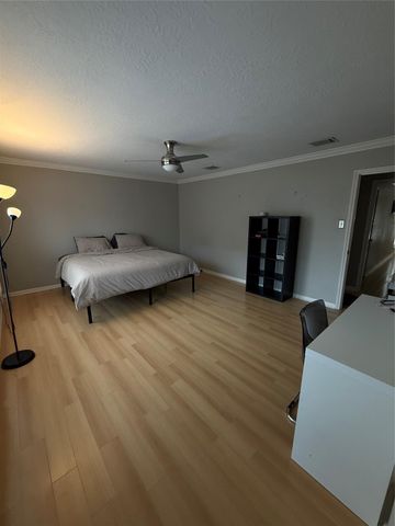 10005 Kemp Forest Drive, Houston, TX 77080