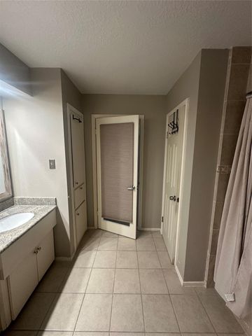 10005 Kemp Forest Drive, Houston, TX 77080