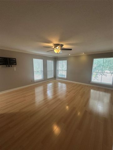 10005 Kemp Forest Drive, Houston, TX 77080