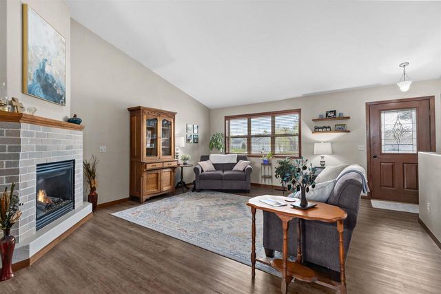 W6220 SHERWOOD POINT COURT, Greenville, WI 54942