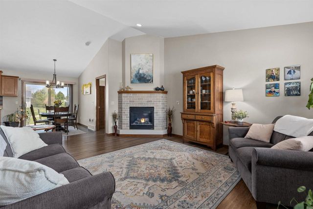 W6220 SHERWOOD POINT COURT, Greenville, WI 54942