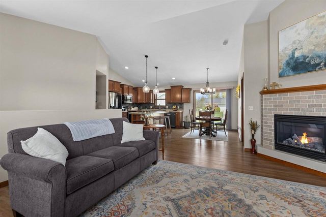 W6220 SHERWOOD POINT COURT, Greenville, WI 54942