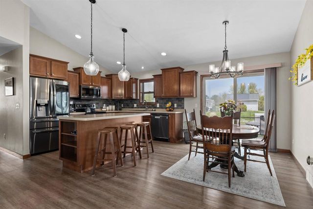W6220 SHERWOOD POINT COURT, Greenville, WI 54942