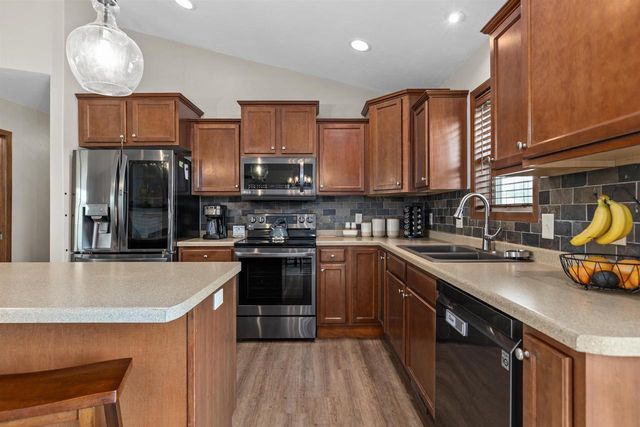 W6220 SHERWOOD POINT COURT, Greenville, WI 54942