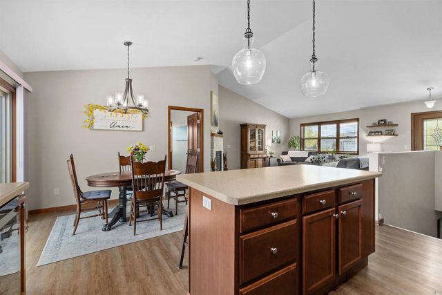 W6220 SHERWOOD POINT COURT, Greenville, WI 54942