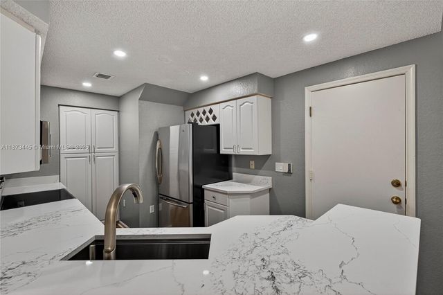 1900 Oceanwalk Ln 109, Lauderdale By The Sea, FL 33062