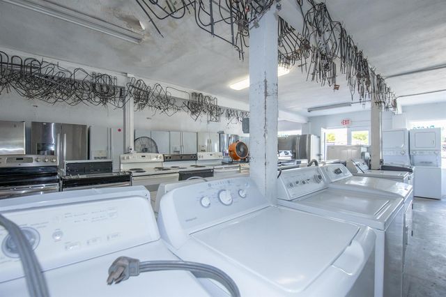 928 S Dixie Highway, Lake Worth Beach, FL 33460