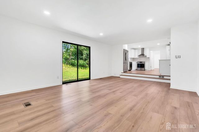6 Conover Court, East Brunswick, NJ 08816