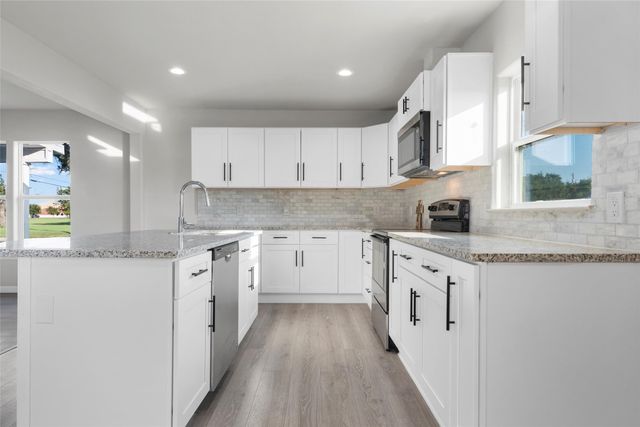 1929 GURLEY Lane, Waco, TX 76706