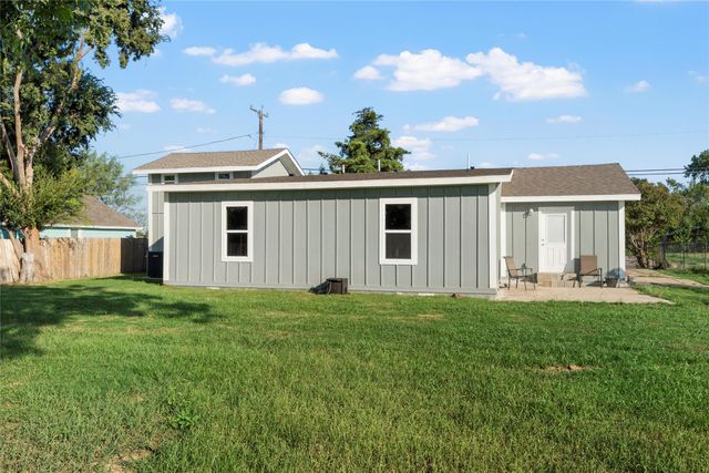 1929 GURLEY Lane, Waco, TX 76706