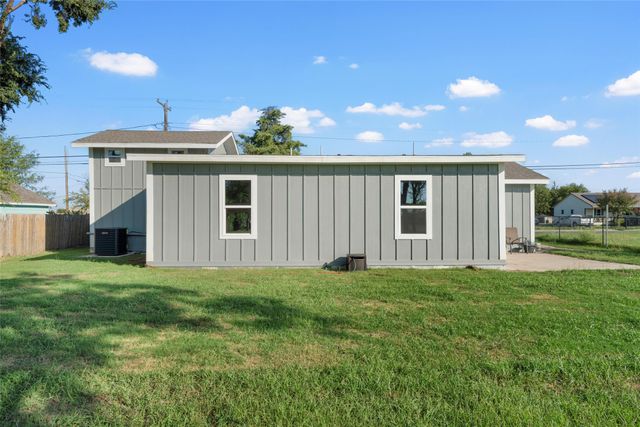 1929 GURLEY Lane, Waco, TX 76706